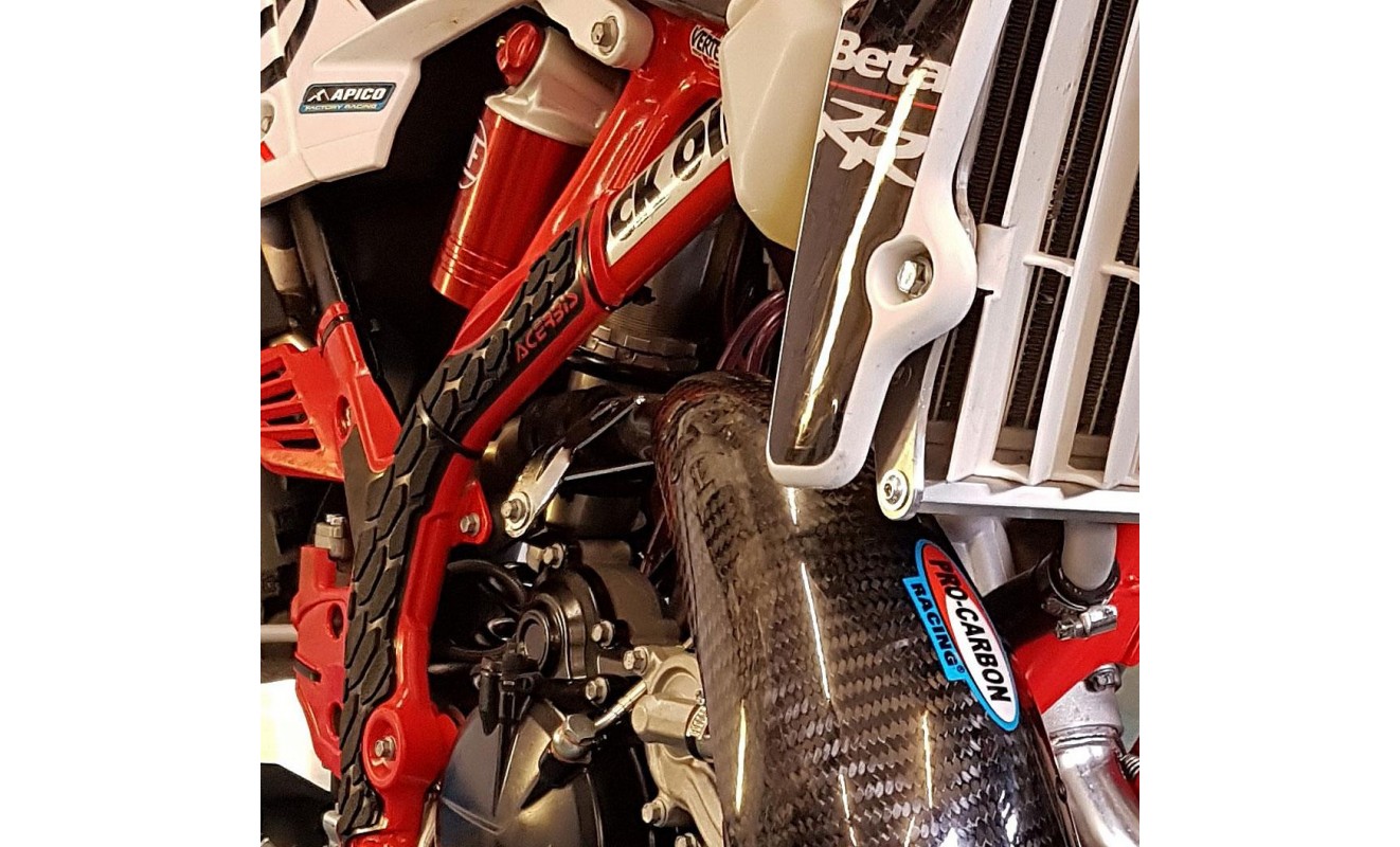 PRO CARBON Exhaust Guard - X-Trainer All years PRO CARBON Exhaust Guard - X-Trainer All years