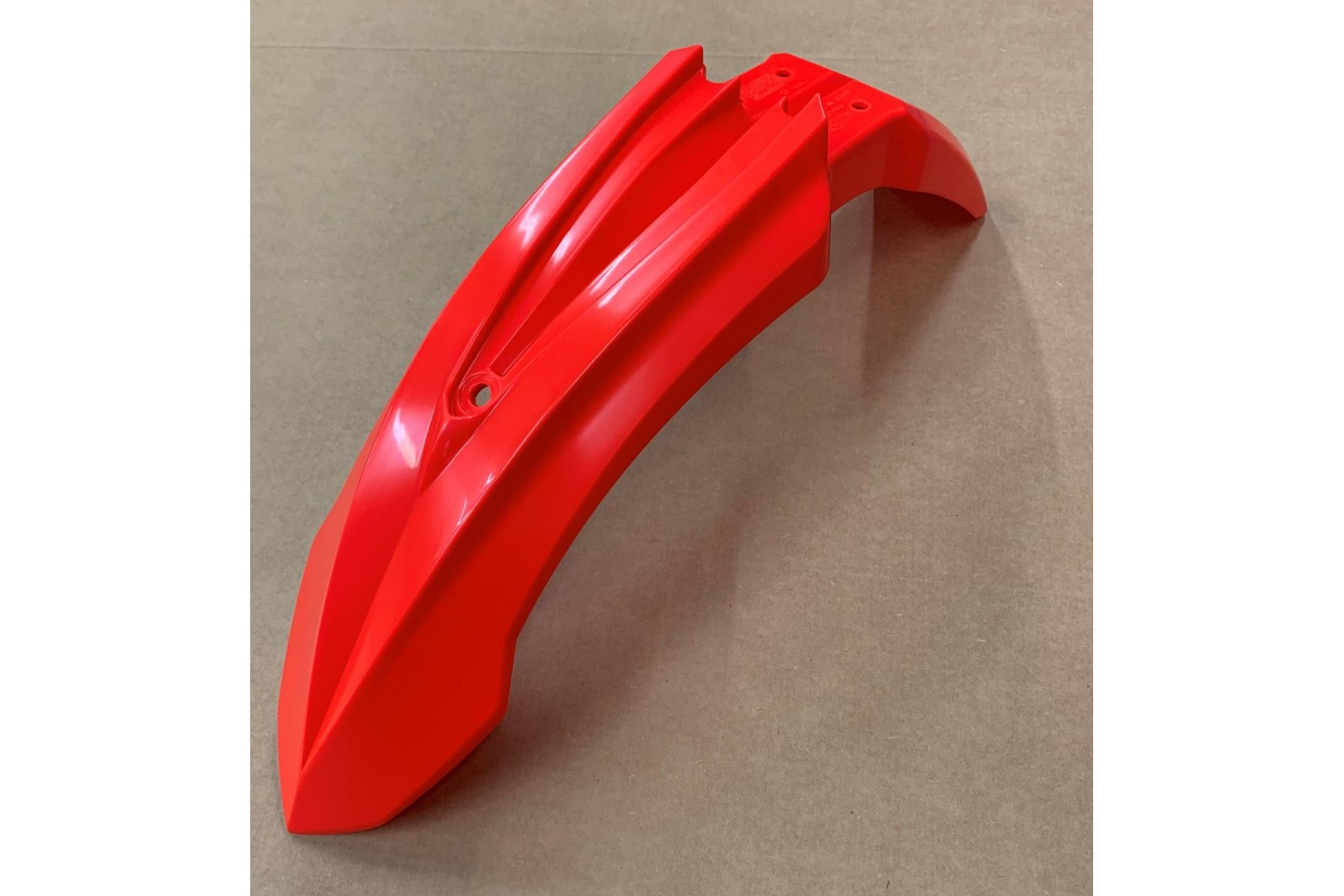 FRONT MUDGUARD. RR 13-19 2T/4T RED FRONT MUDGUARD. RR 13-19 2T/4T RED